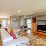 Spacious Row Home Next Transit Near Downtown W Parking
