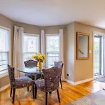 Spacious Row Home Next Transit Near Downtown W Parking