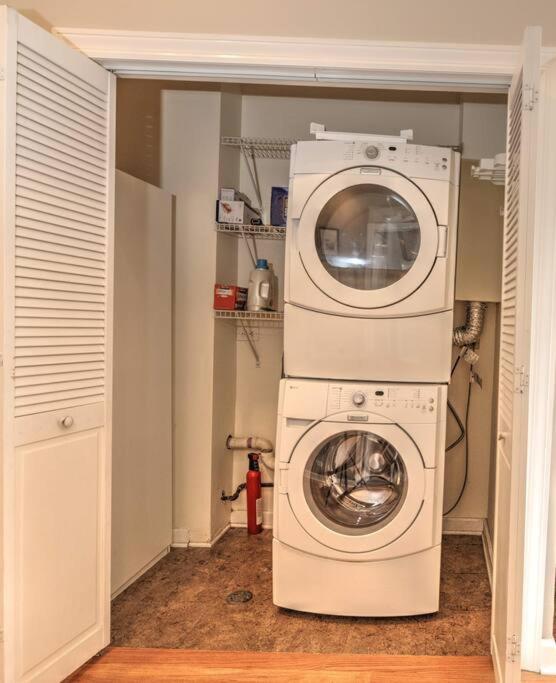 Spacious Row Next Transit Near Downtown W Parking Chicago